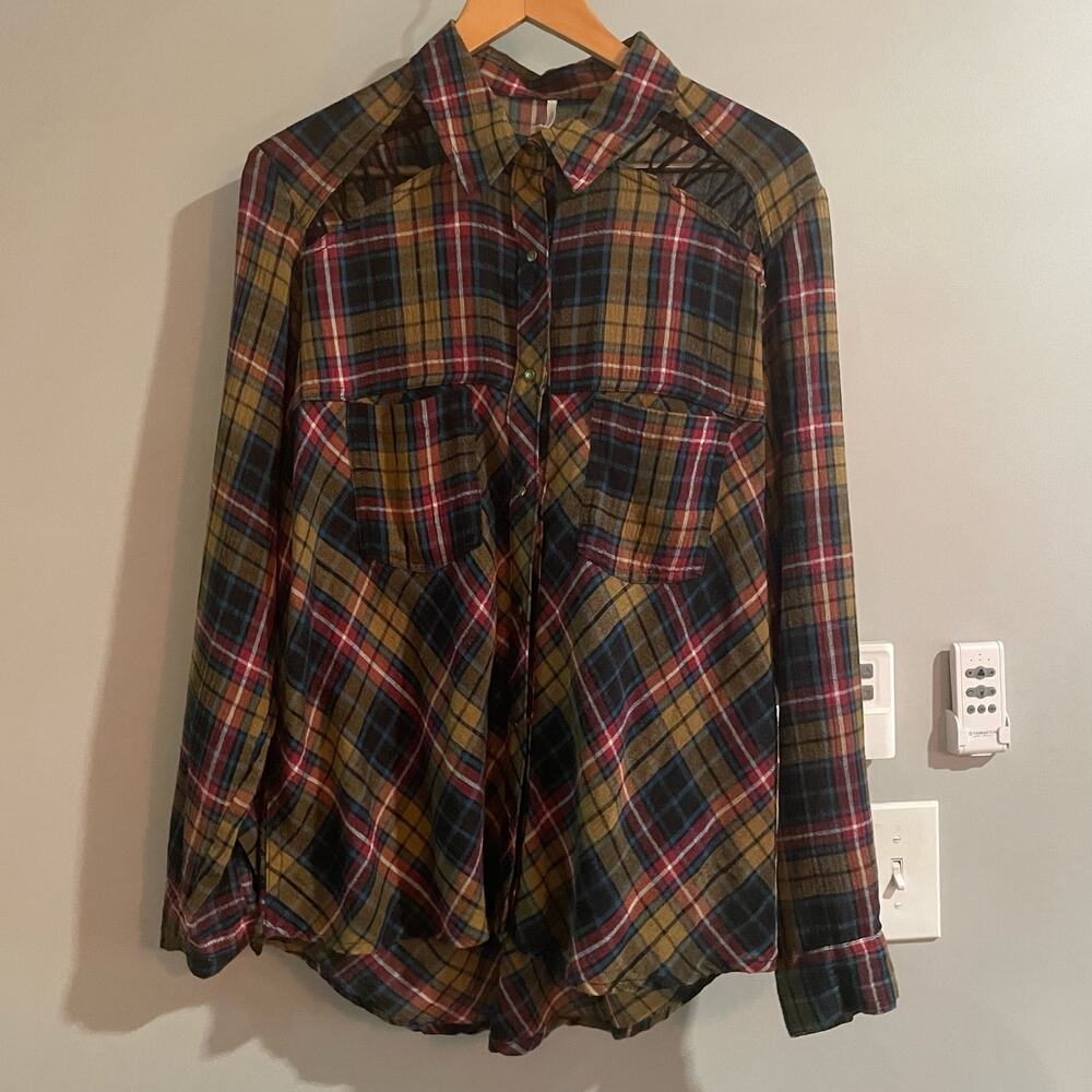Free People Top Plaid Hi Low Snap Front Sz M Open Cut Out Shoulder Long Sleeve‎
